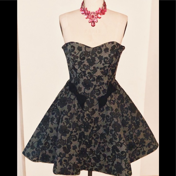 Rare vintage Betsey Johnson Collection dress - Picture 2 of 8